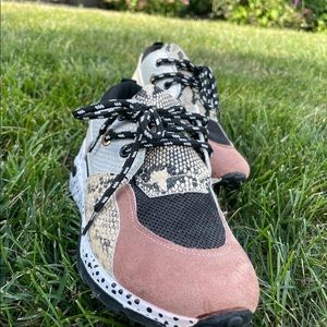 Very comfortable sneakers